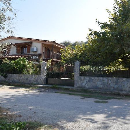 Family Villa Kalypso Ореои Екстериор снимка